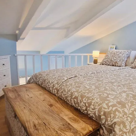 Lovely One Bedroom In The Old Town Of Αντίμπ