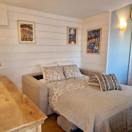 Lovely One Bedroom In The Old Town Of * Αντίμπ