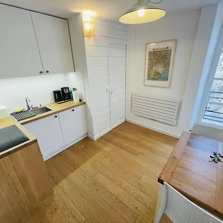 Διαμέρισμα Lovely One Bedroom In The Old Town Of Αντίμπ